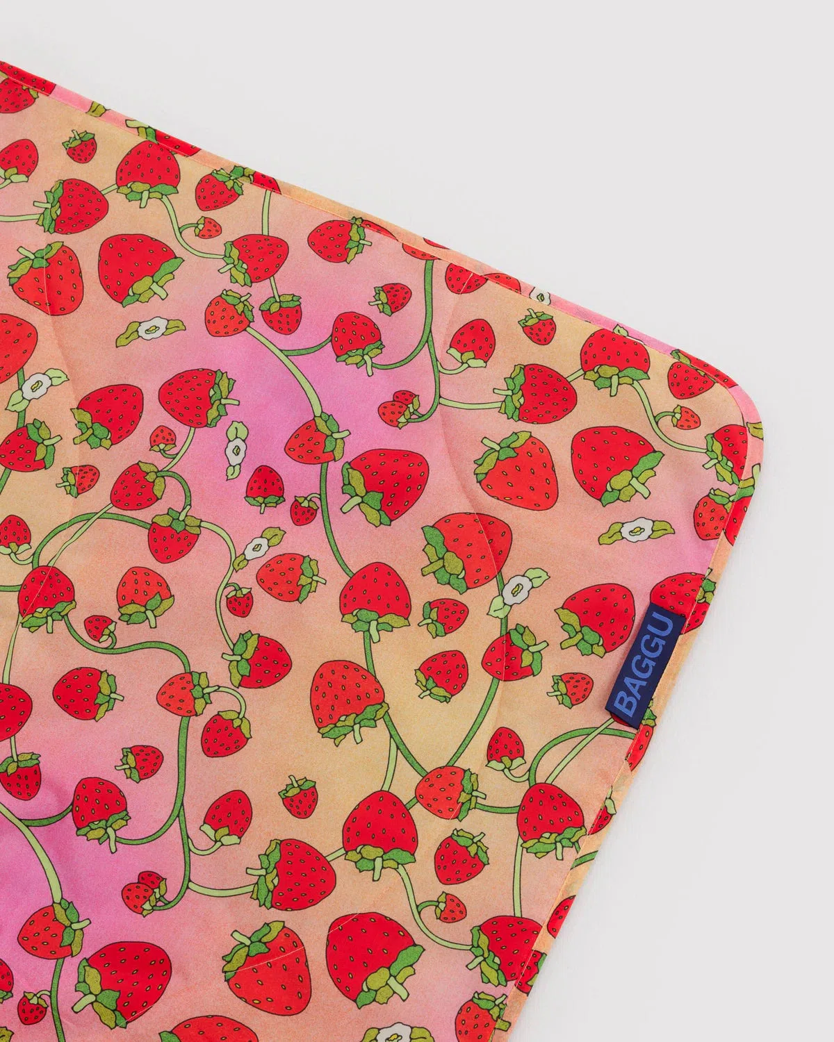 BAGGU Strawberry Blossom Puffy Picnic Blanket