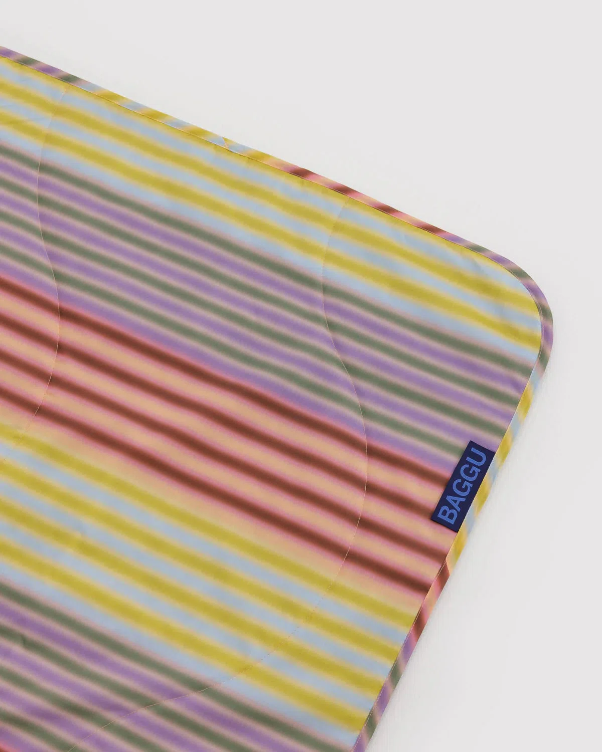 BAGGU Gradient Stripe Puffy Picnic Blanket